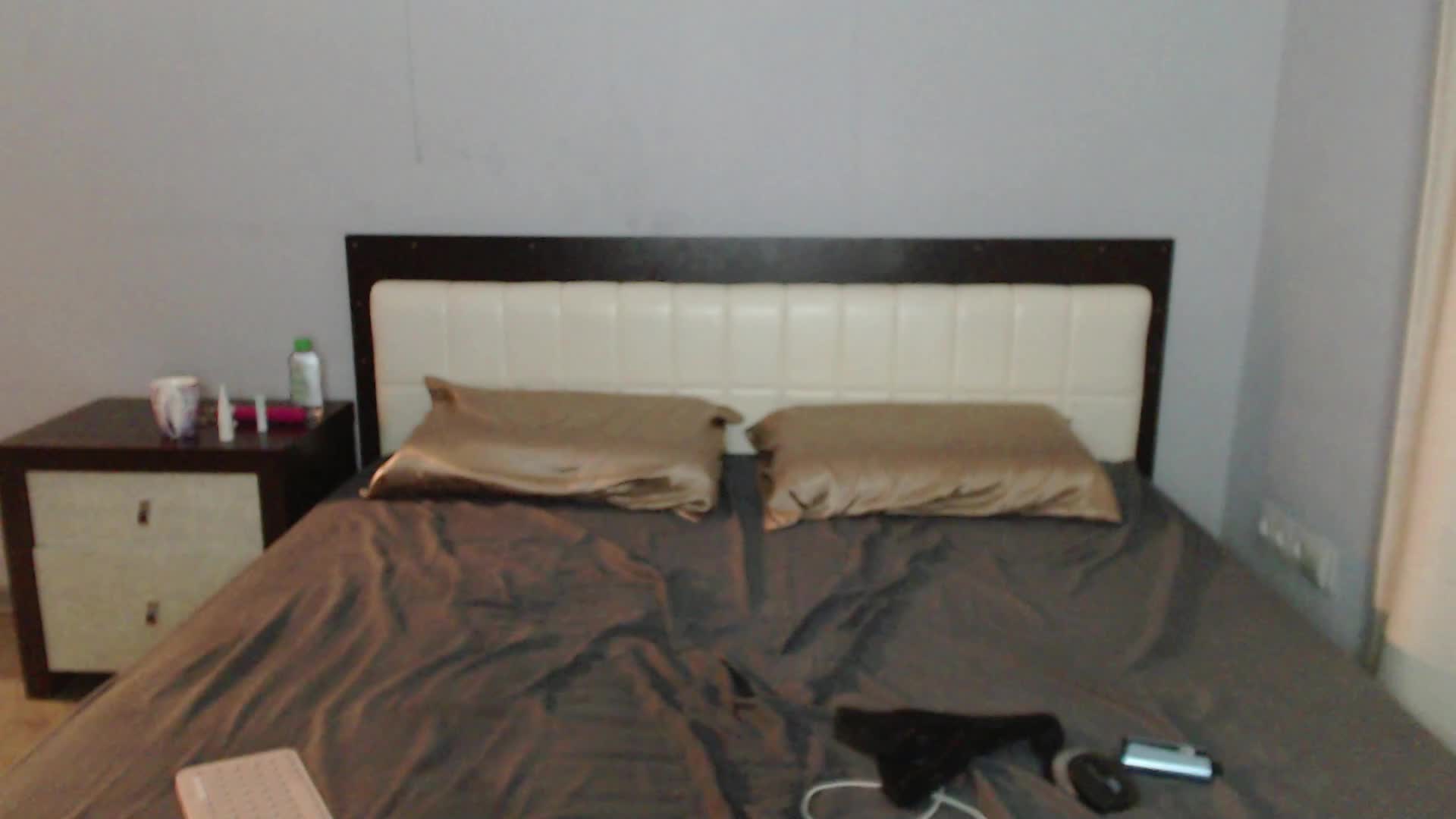 Iloniyaa Live Sex December 18, 2025