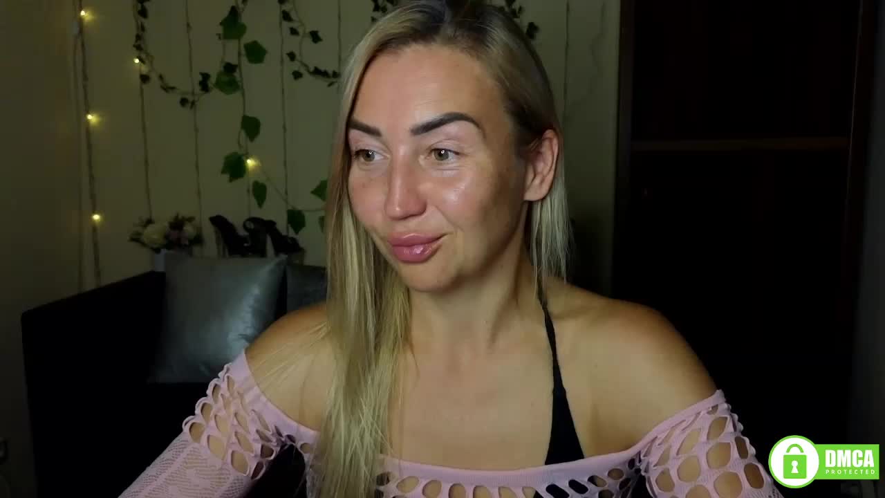 Jullyblondkiss Live Sex December 14, 2025