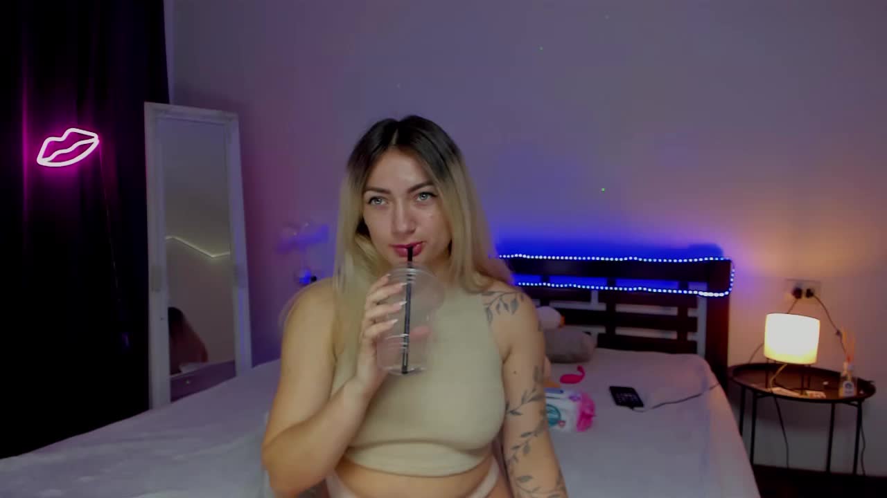 MikkiShows Live Sex December 19, 2025