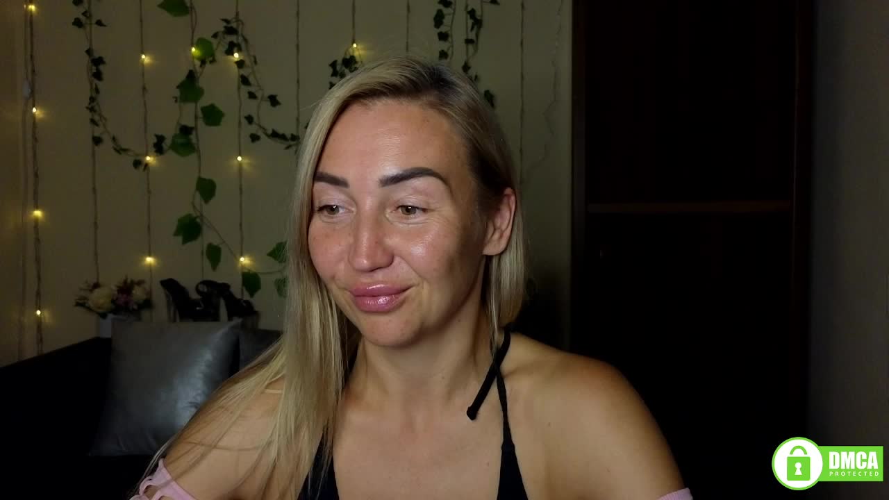 Jullyblondkiss Live Sex December 14, 2025