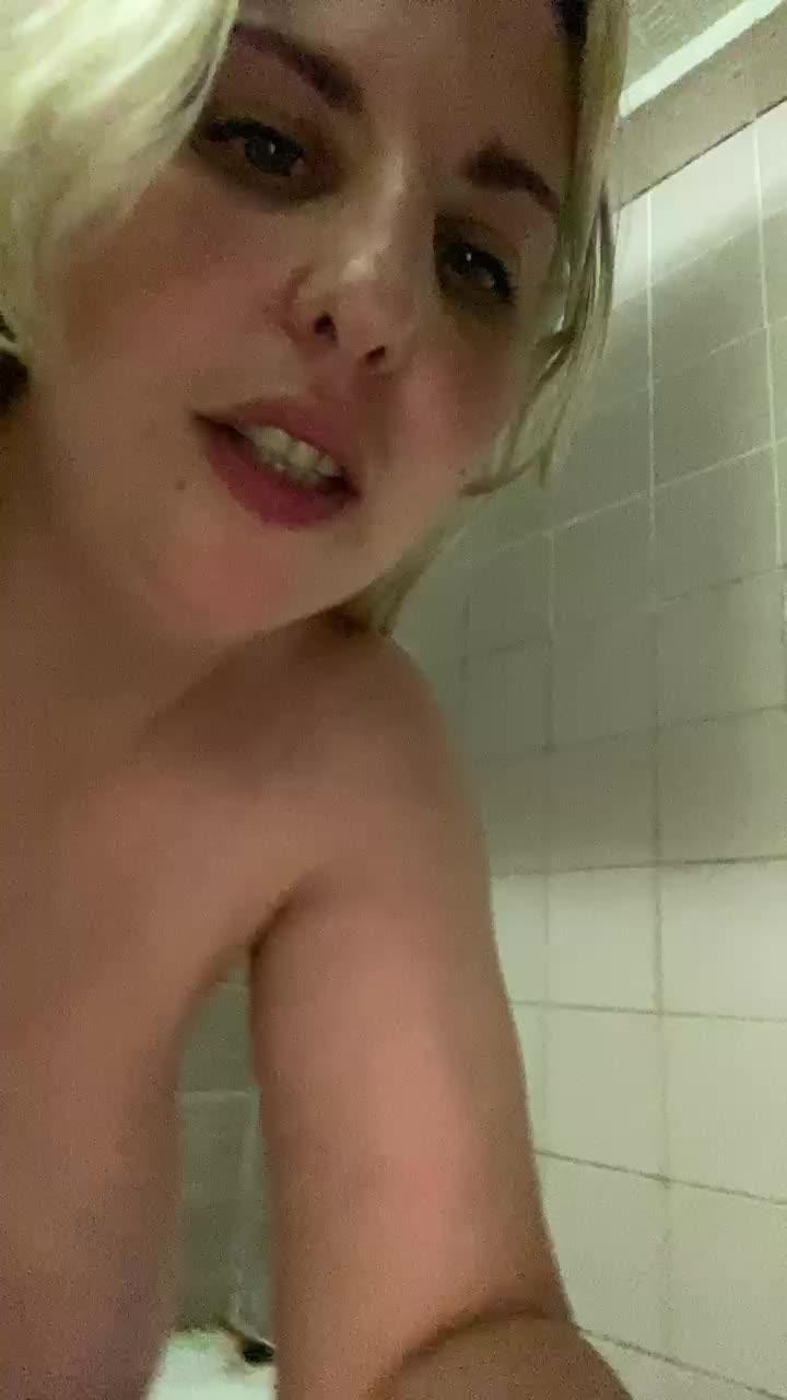 Roksi-8 Live Sex December 14, 2025