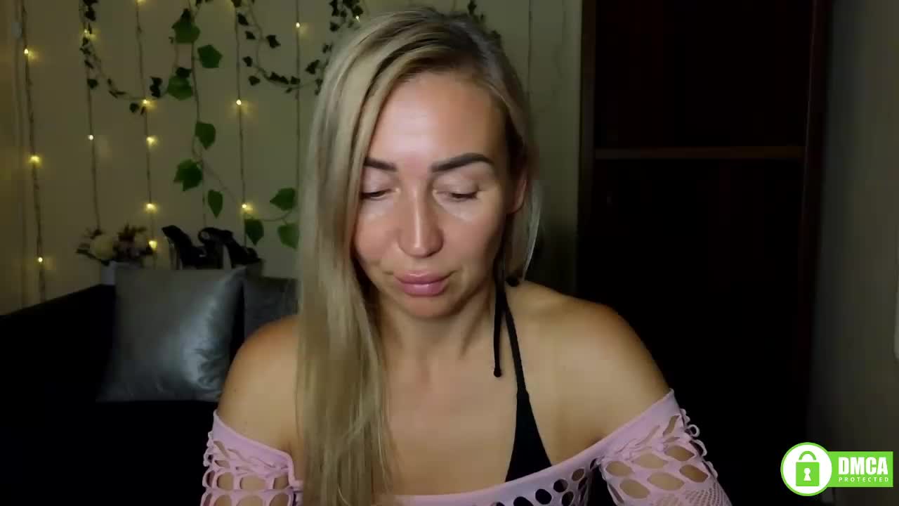 Jullyblondkiss Live Sex December 14, 2025