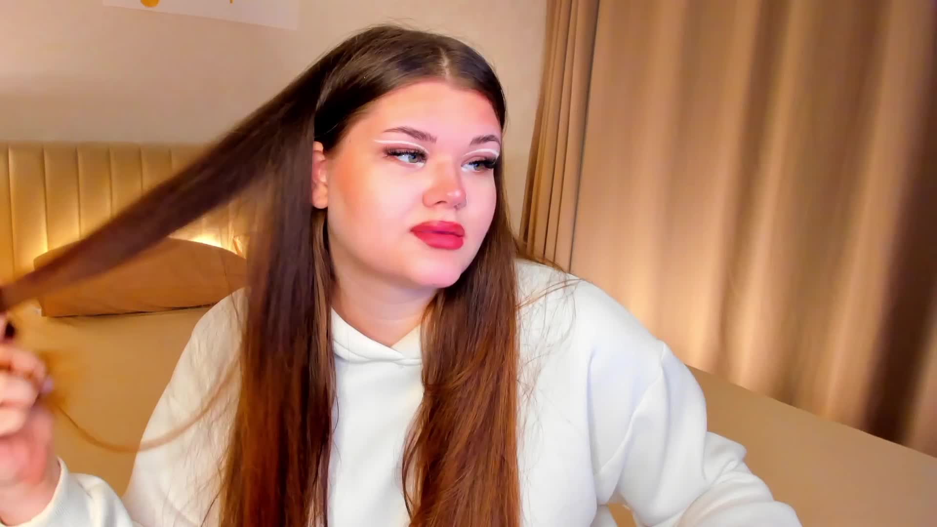 elle-one Live Sex December 17, 2025