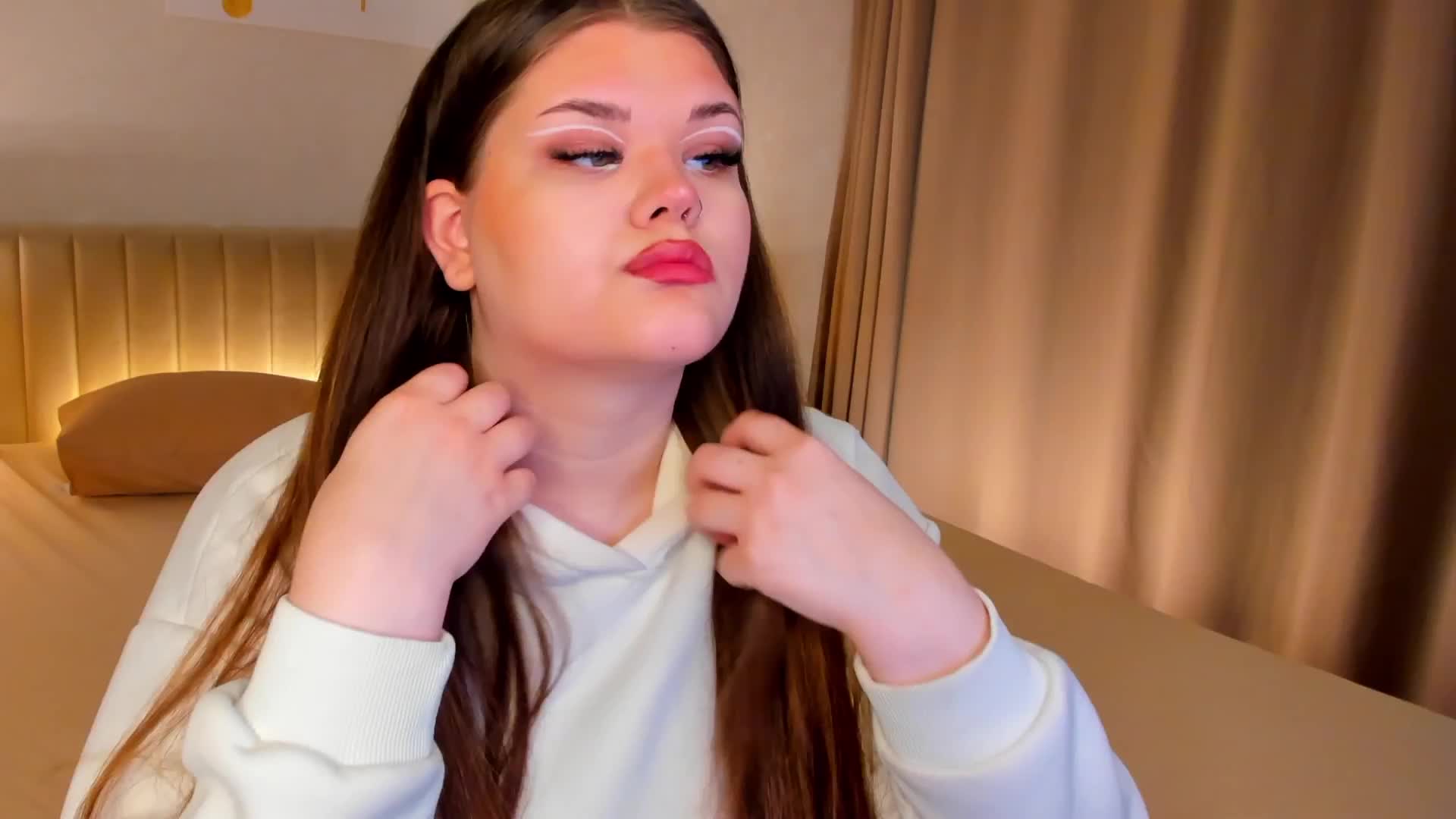 elle-one Live Sex December 17, 2025