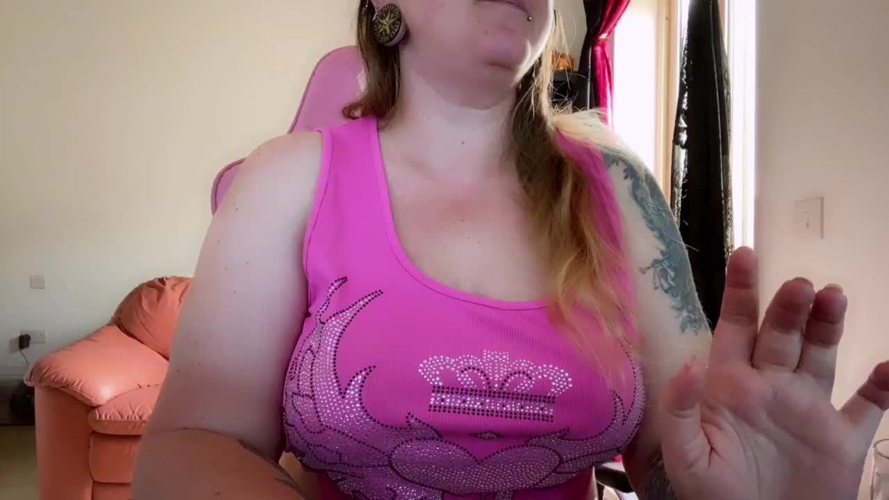 NylonQueen Live Sex December 14, 2025