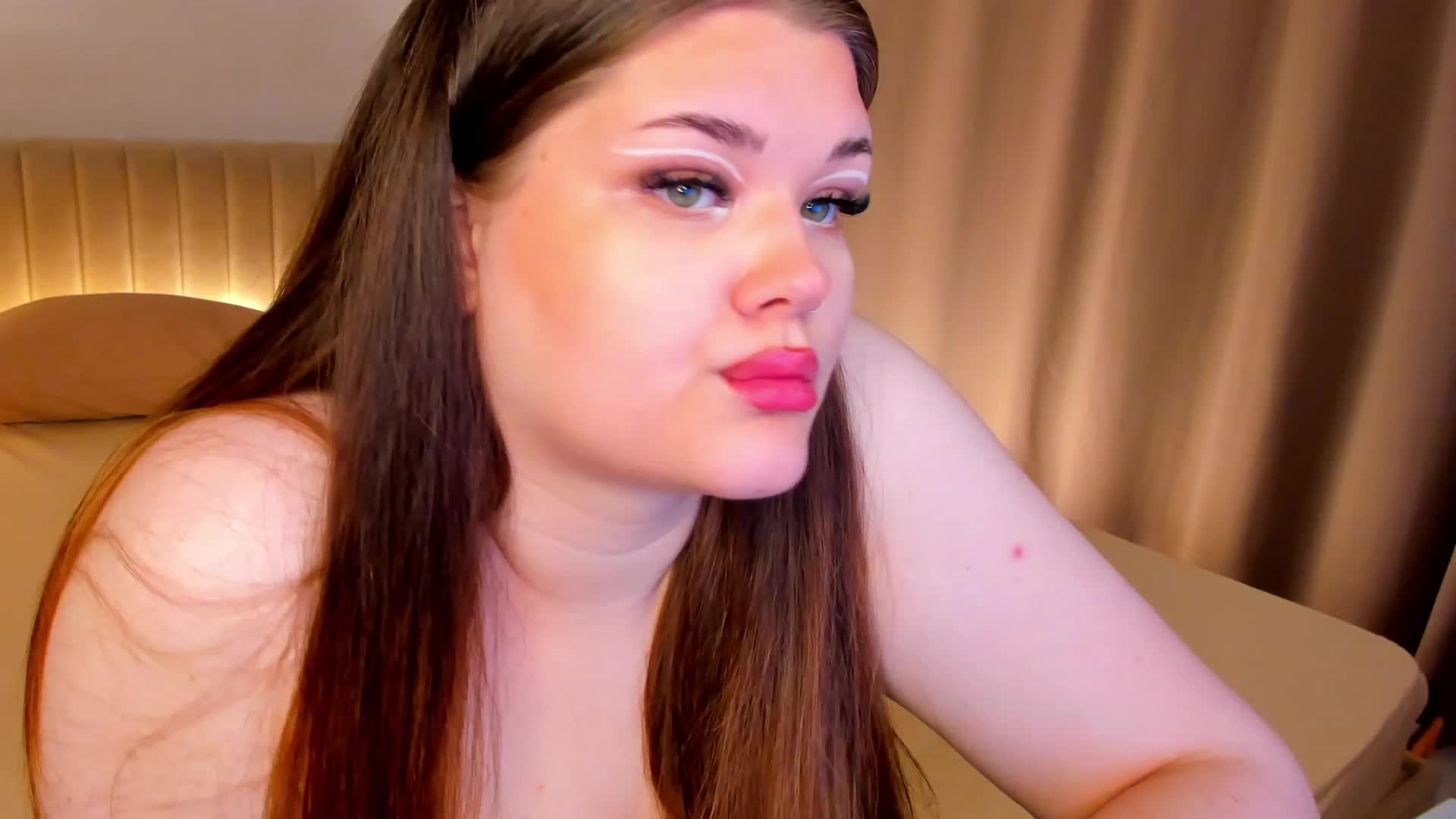 elle-one Live Sex December 17, 2025