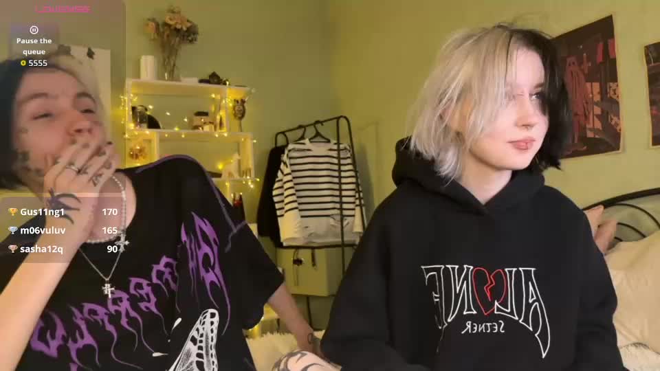 veryraretwins Live Sex December 17, 2025