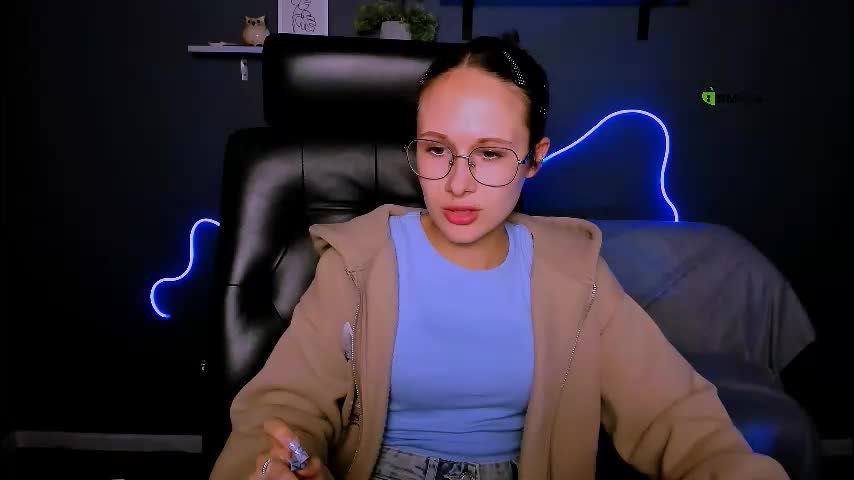 mona_cloud Live Sex December 15, 2025