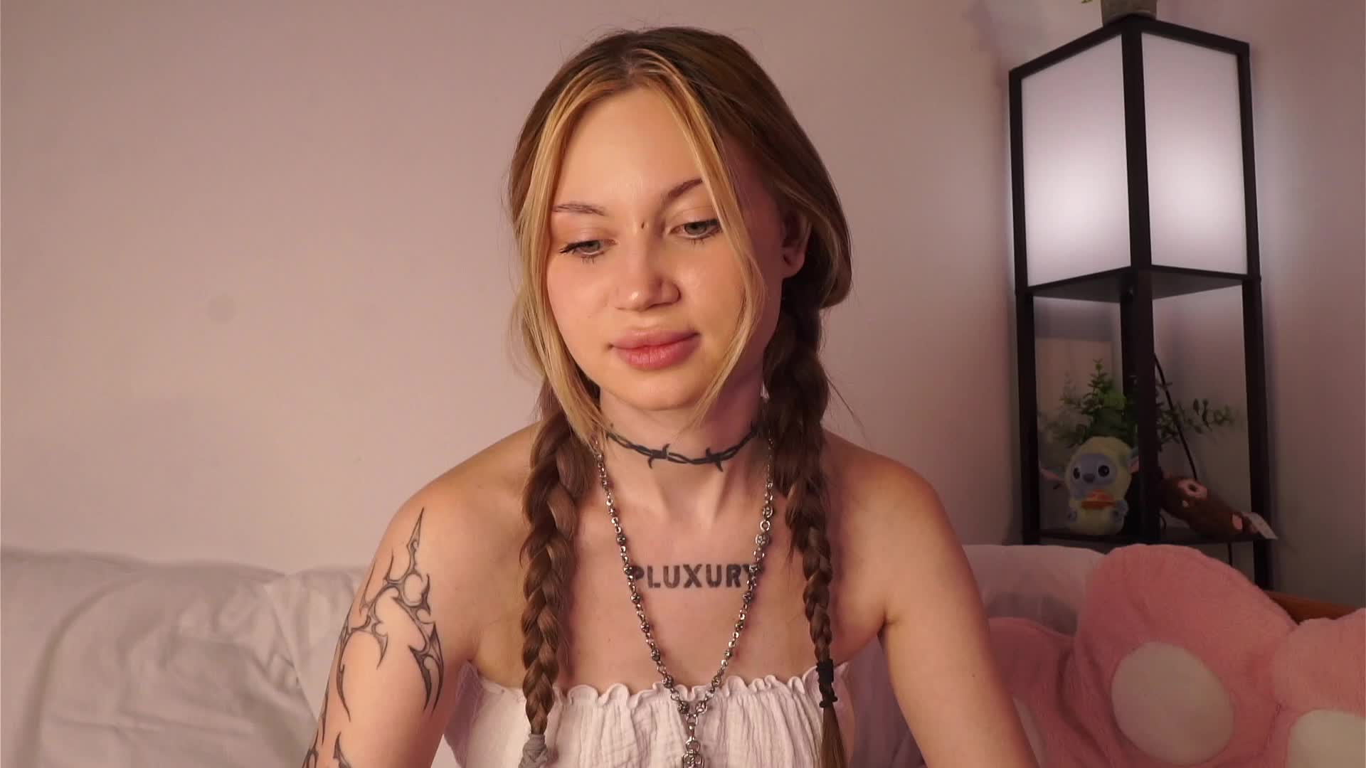 PLUXURY- Live Sex December 18, 2025