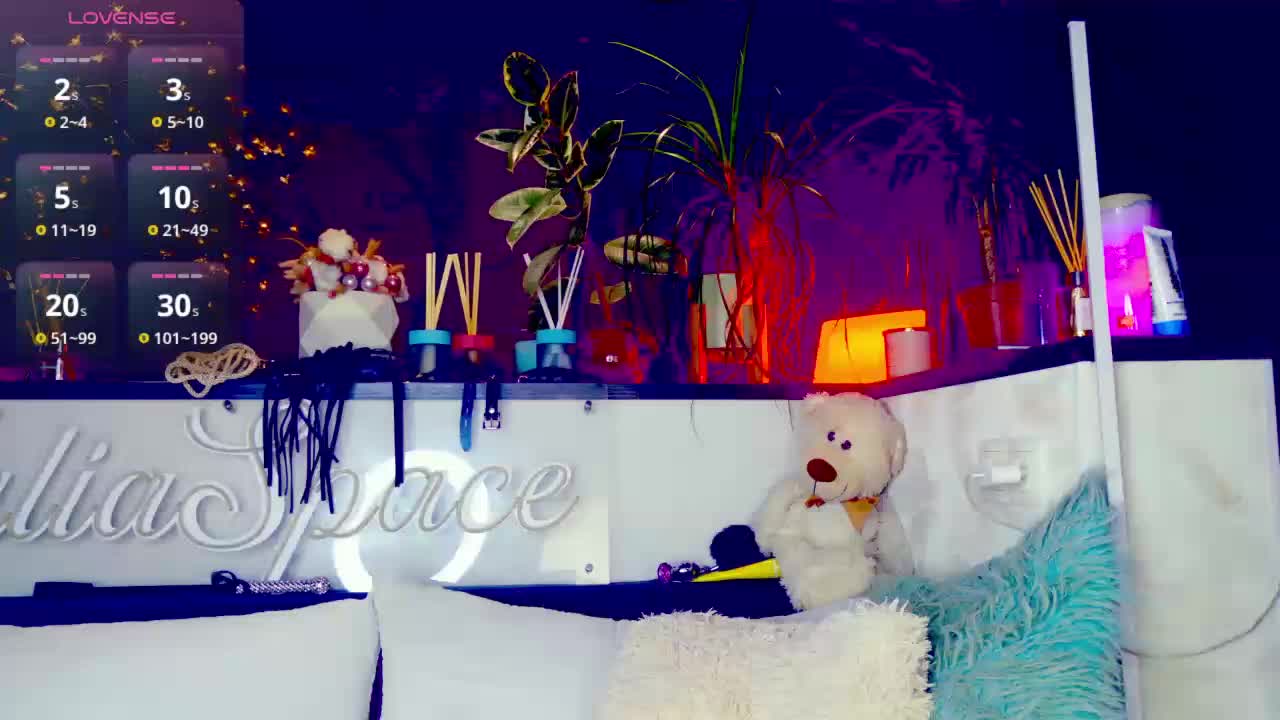 _JuliaSpace_ Live Sex December 17, 2025