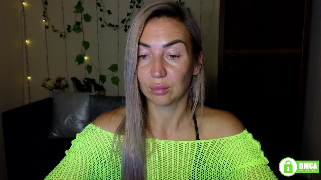 Jullyblondkiss Live Sex December 14, 2025
