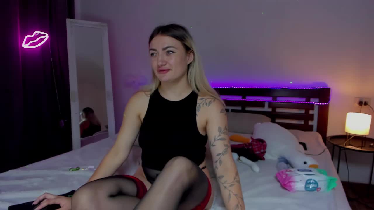MikkiShows Live Sex December 19, 2025