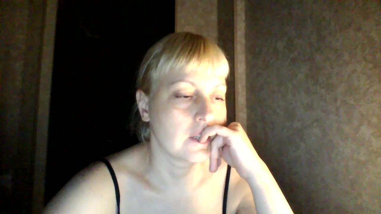 krisss2016 Live Sex December 15, 2025