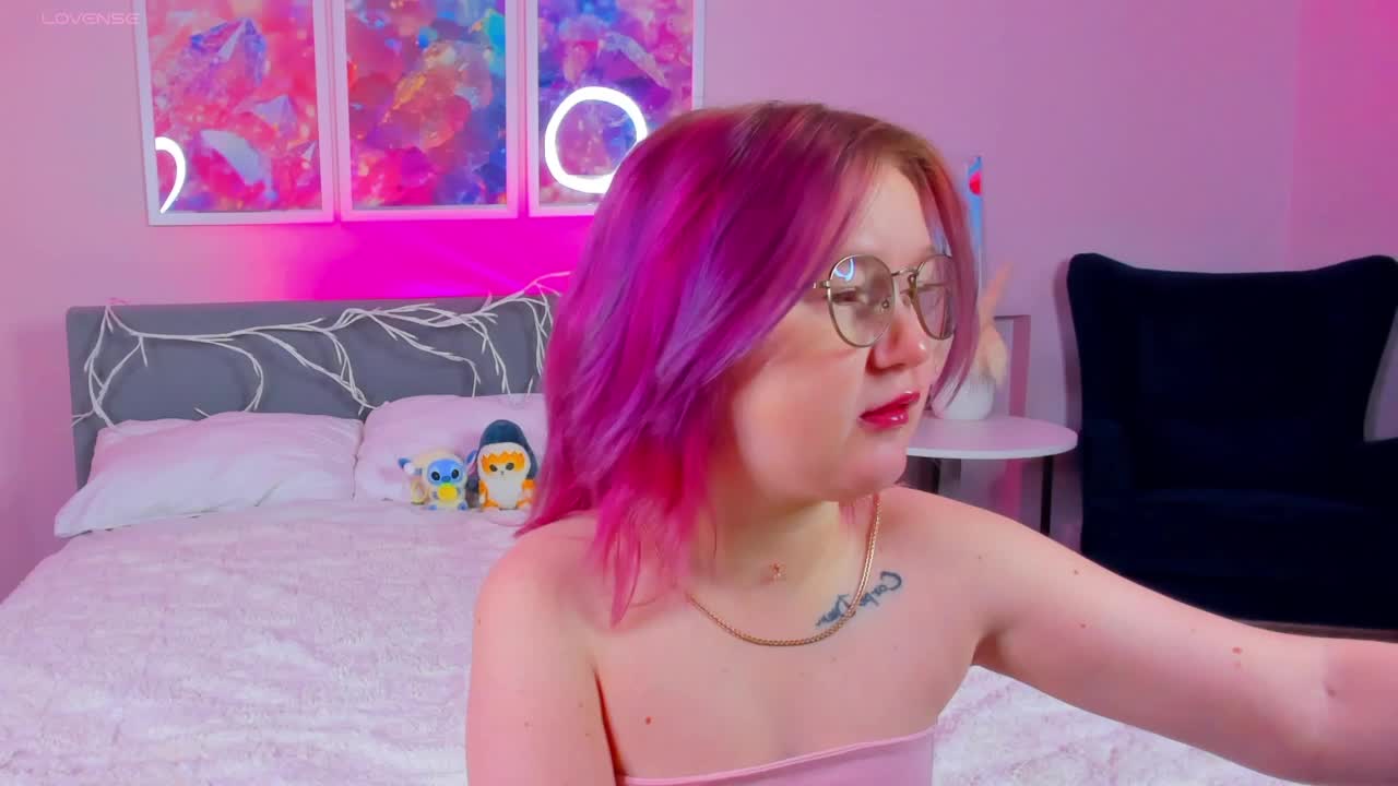 Sara-Moor Live Sex December 17, 2025