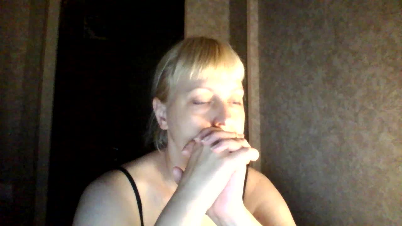 krisss2016 Live Sex December 15, 2025