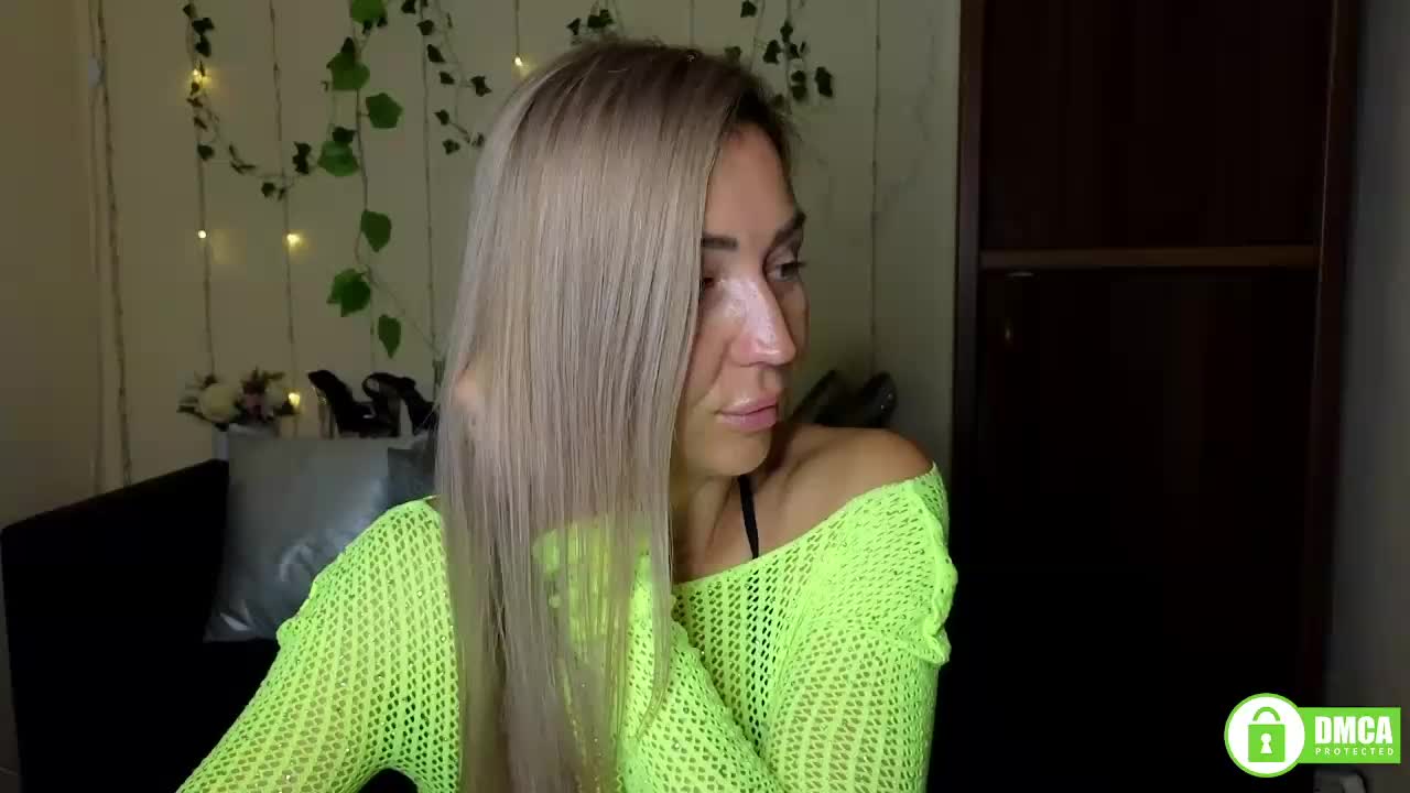 Jullyblondkiss Live Sex December 14, 2025