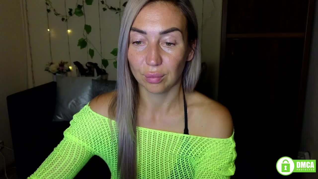 Jullyblondkiss Live Sex December 14, 2025