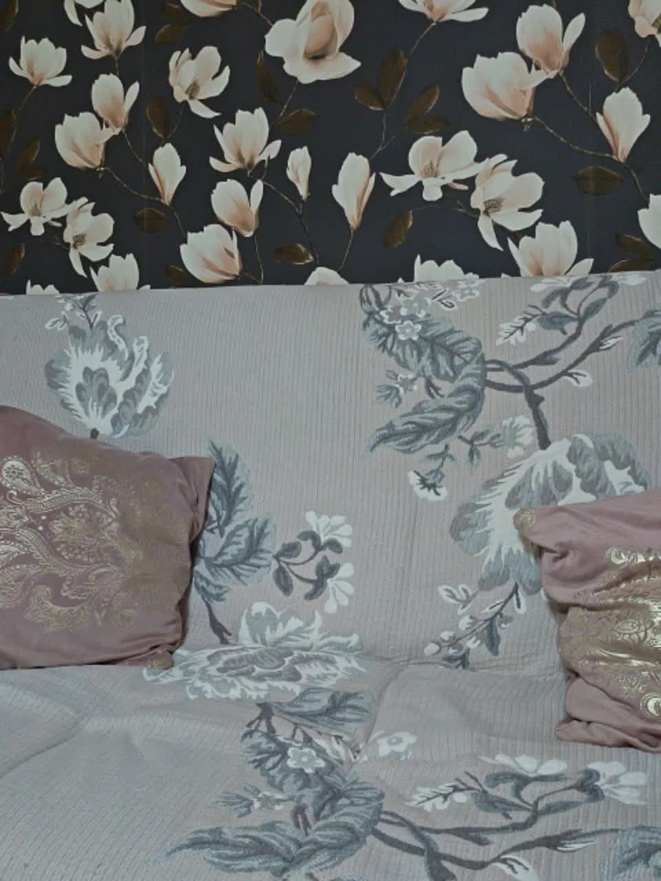 Pink-Lips Live Sex December 18, 2025