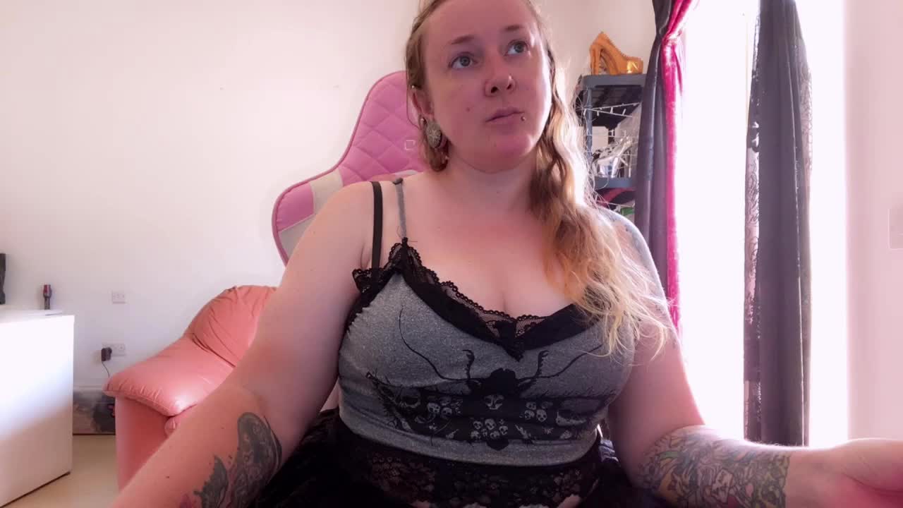 NylonQueen Live Sex December 14, 2025