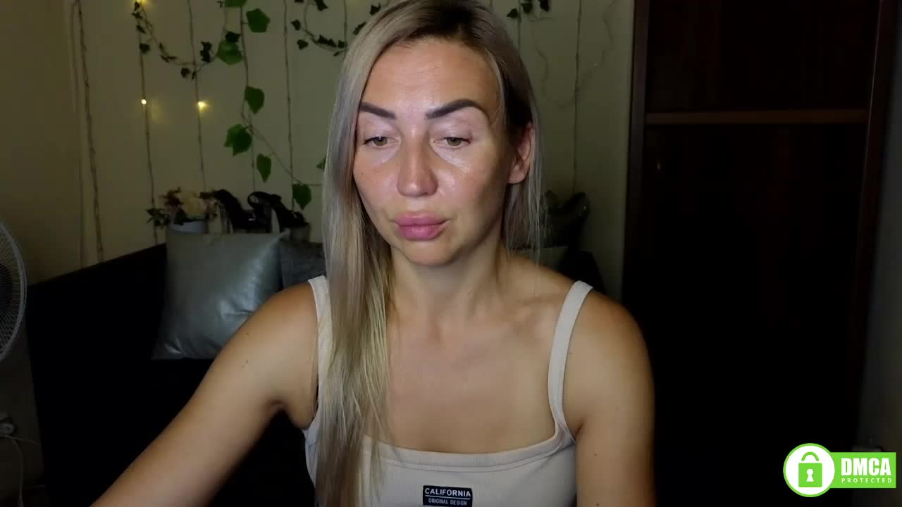 Jullyblondkiss Live Sex December 14, 2025