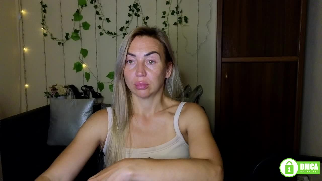 Jullyblondkiss Live Sex December 14, 2025