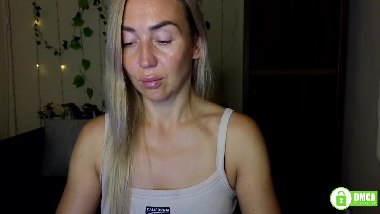 Jullyblondkiss Live Sex December 14, 2025