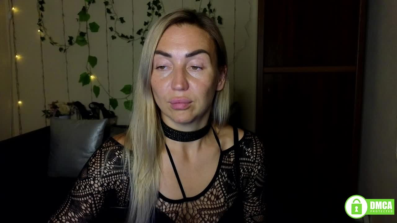 Jullyblondkiss Live Sex December 14, 2025