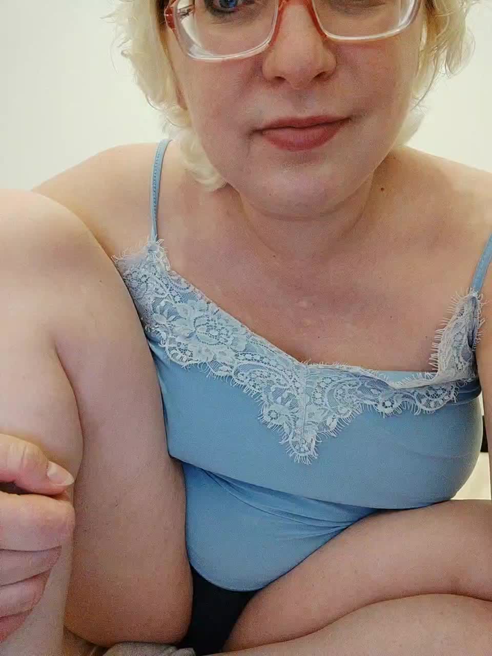 Vika211 Live Sex December 17, 2025