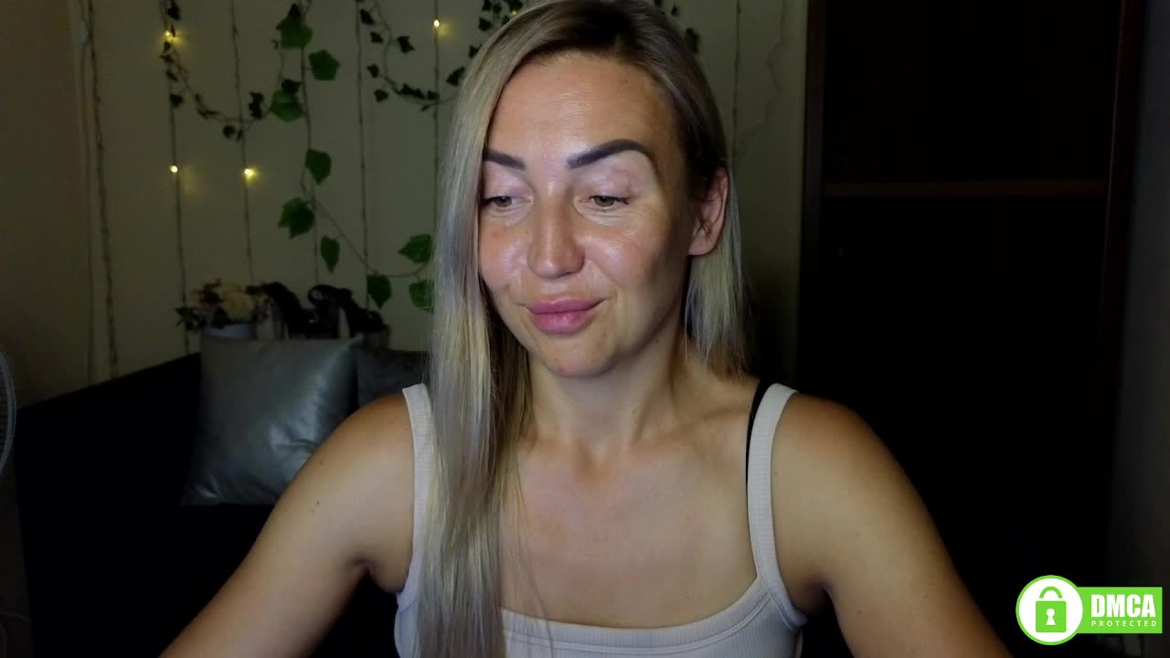 Jullyblondkiss Live Sex December 14, 2025