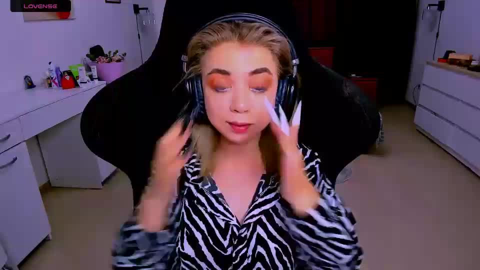 littleSiyfairy Live Sex December 13, 2025