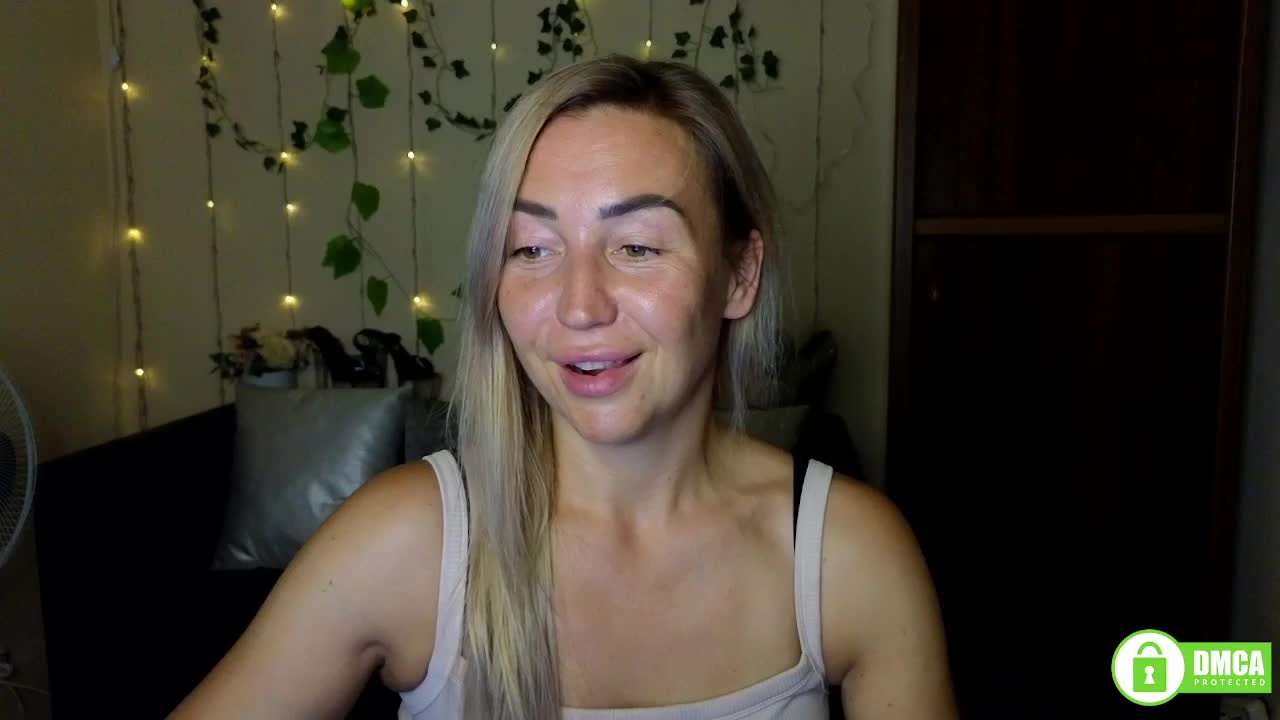 Jullyblondkiss Live Sex December 14, 2025