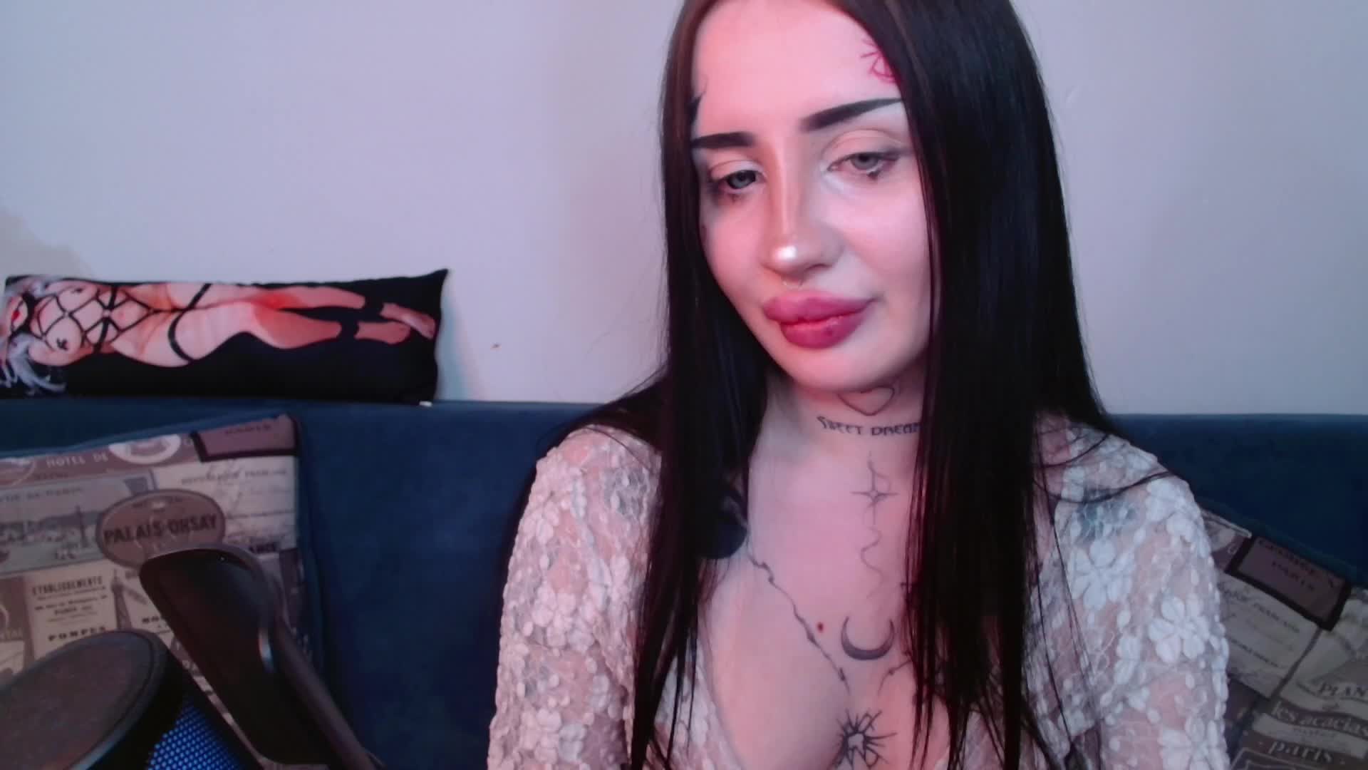 lisa-tatt Live Sex December 13, 2025