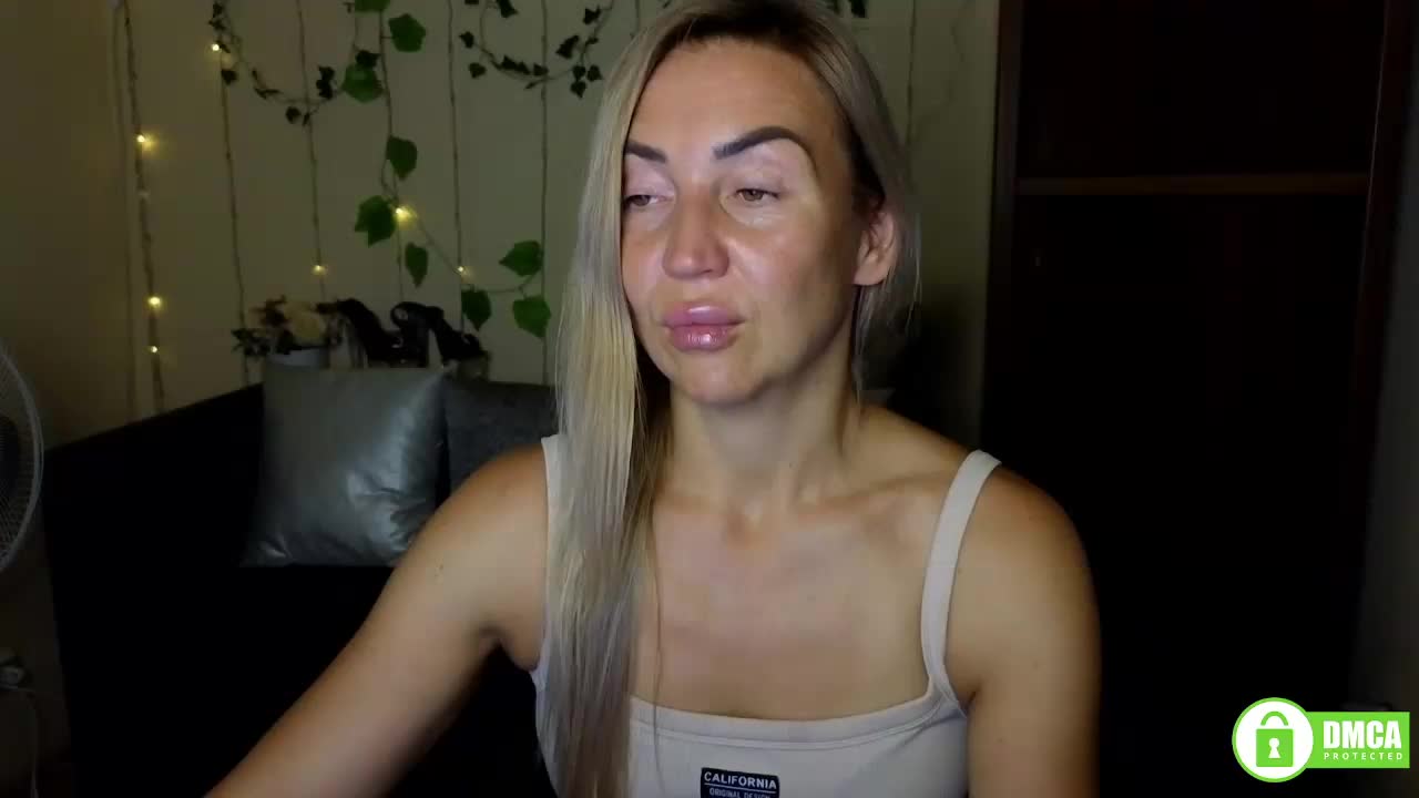 Jullyblondkiss Live Sex December 14, 2025