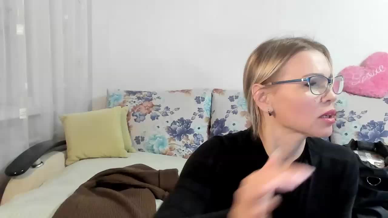 Lisa1225 Live Sex December 17, 2025