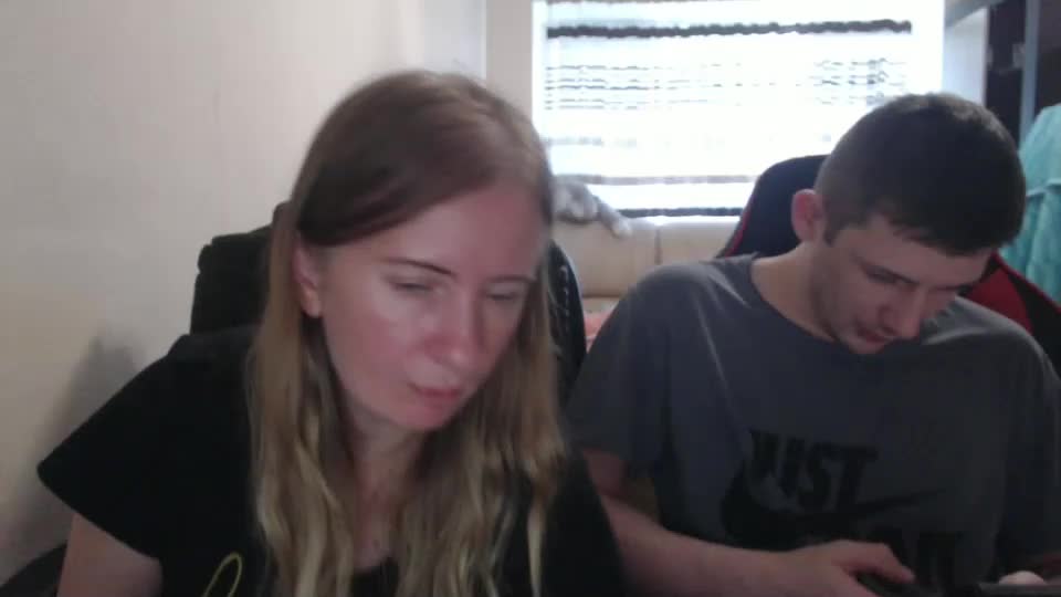 jenisandpeter Live Sex December 19, 2025