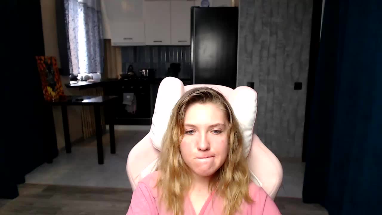 Reginasmilee Live Sex December 17, 2025