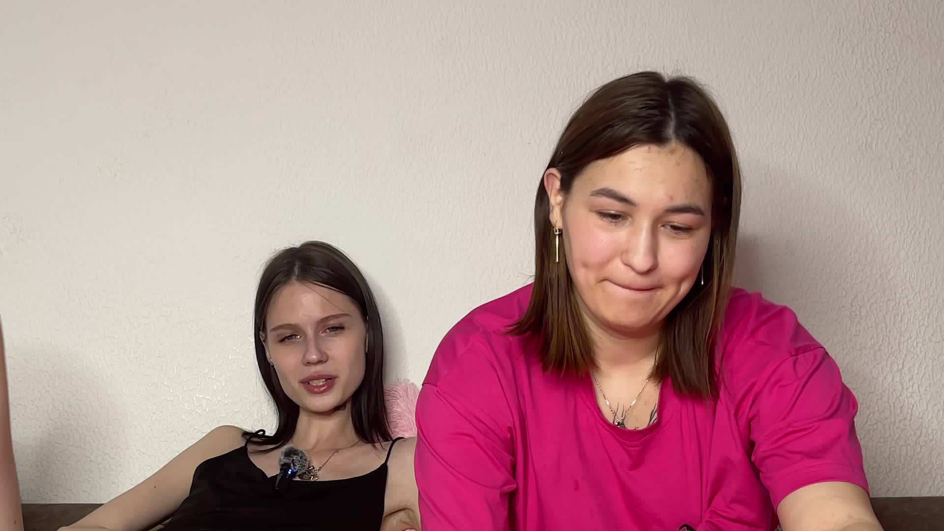 ZoyaVikki Live Sex December 17, 2025