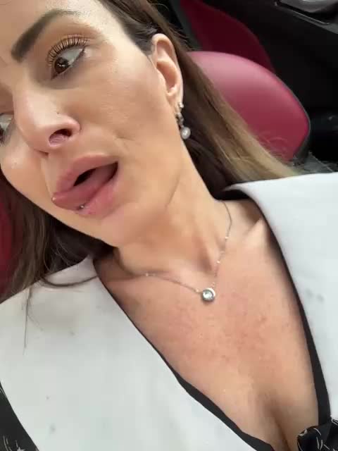 _FuckMeNow_ Live Sex December 18, 2025