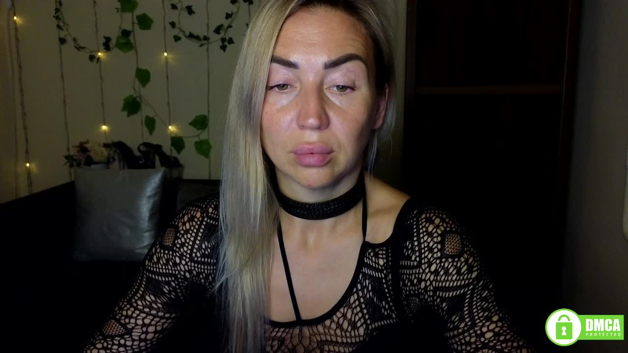 Jullyblondkiss Live Sex December 14, 2025