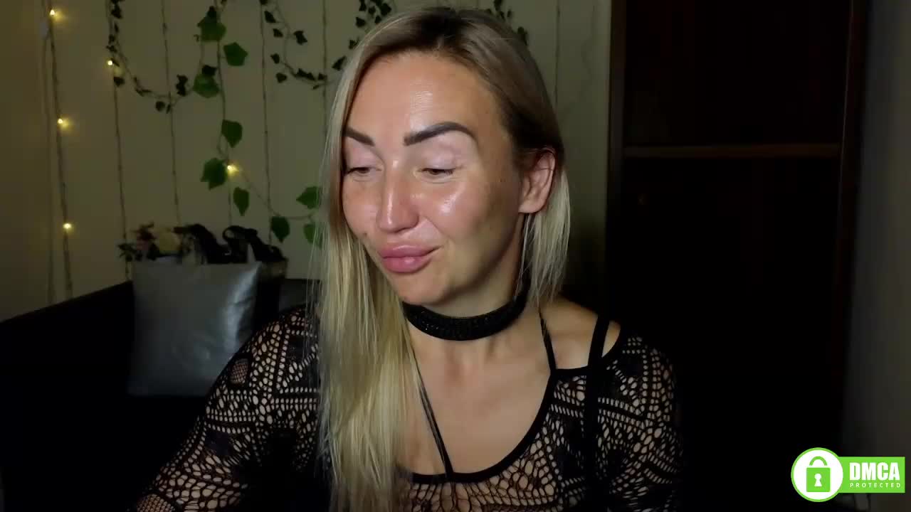 Jullyblondkiss Live Sex December 14, 2025