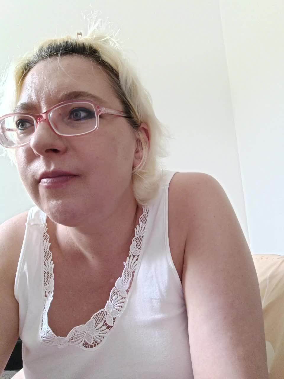 Vika211 Live Sex December 18, 2025