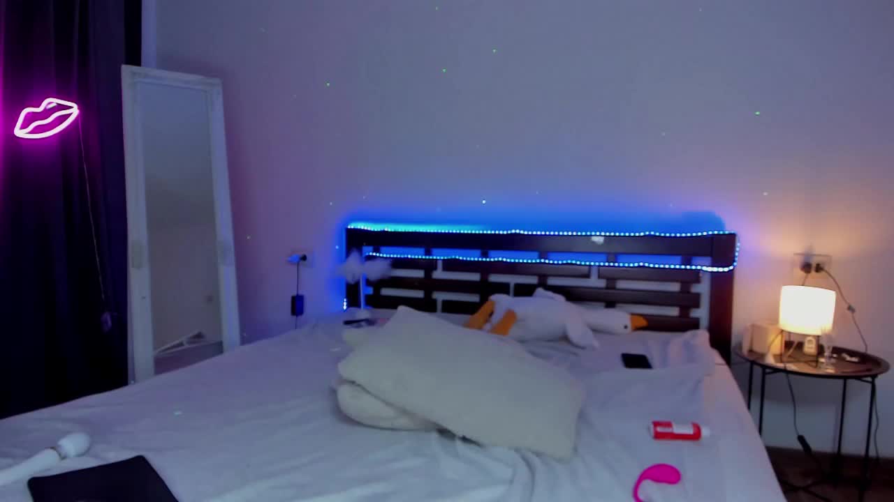 MikkiShows Live Sex December 19, 2025