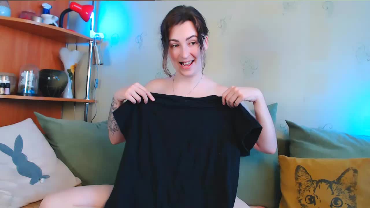 Caroline1995 Live Sex December 17, 2025