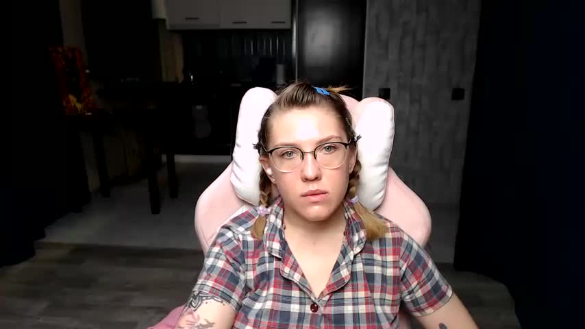 Reginasmilee Live Sex December 17, 2025