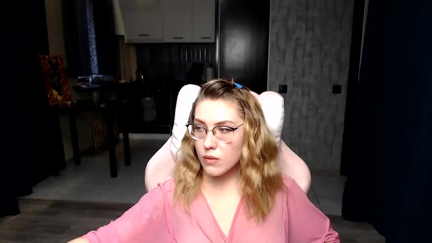Reginasmilee Live Sex December 17, 2025