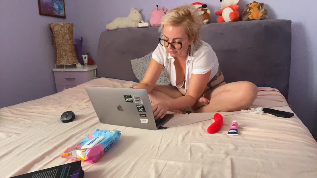 Oksana494 Live Sex December 15, 2025