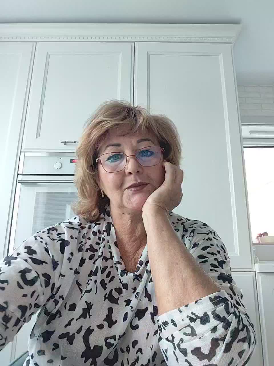 KarinkaSweet Live Sex December 14, 2025