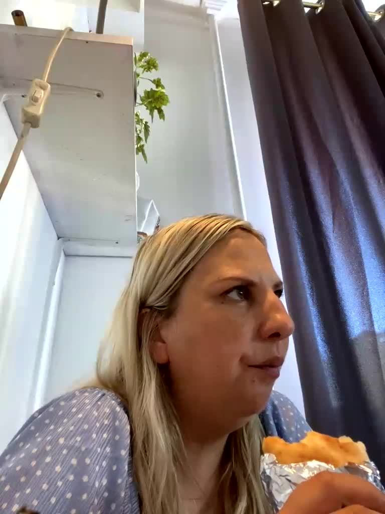 Roksi-8 Live Sex December 14, 2025