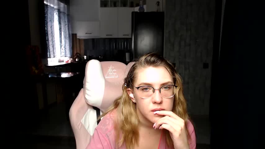 Reginasmilee Live Sex December 17, 2025