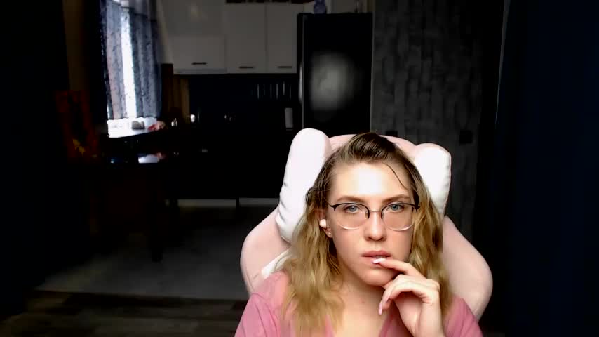 Reginasmilee Live Sex December 17, 2025